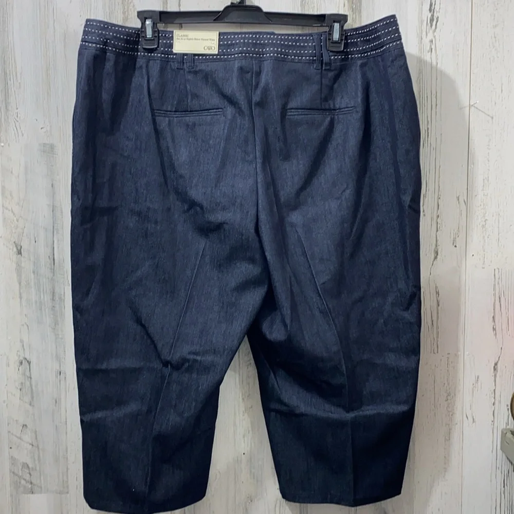 0221 Cato Classic Capris - Picture 2 of 4